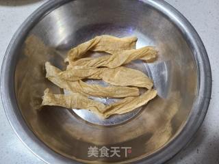干豆皮炒南瓜丝的做法步骤：1