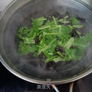 芹菜拌木耳的做法步骤：6