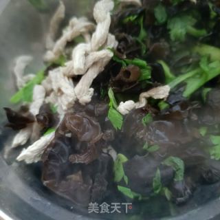 芹菜拌木耳的做法步骤：9