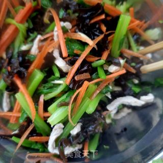 芹菜拌木耳的做法步骤：13