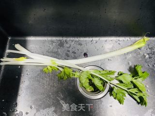 清蒸鲈鱼的做法步骤：3