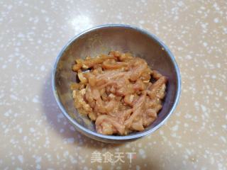 肉丝炒芥兰的做法步骤：1