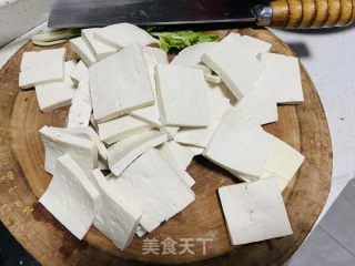 芹菜豆腐的做法步骤：1