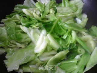 红肠炒牛心菜的做法步骤：6
