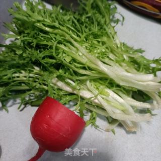 油渣拌苦菊的做法步骤：1