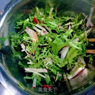 油渣拌苦菊的做法步骤：6