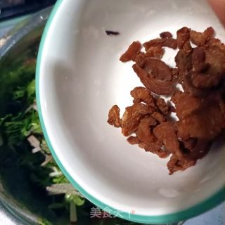 油渣拌苦菊的做法步骤：7