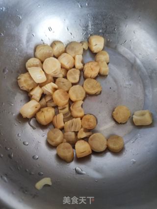瑶柱白萝卜排骨汤的做法步骤：2