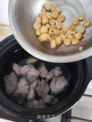 瑶柱白萝卜排骨汤的做法步骤：6