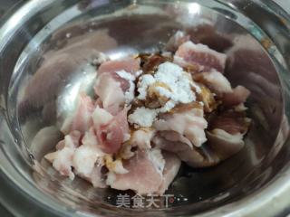 猪肉炒甜豆的做法步骤：2