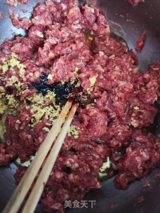 芹菜萝卜牛肉饺的做法步骤：3