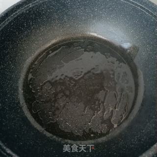 鸡蛋木耳拌芹菜叶的做法步骤：3