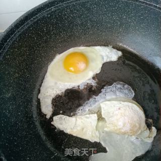 鸡蛋木耳拌芹菜叶的做法步骤：4