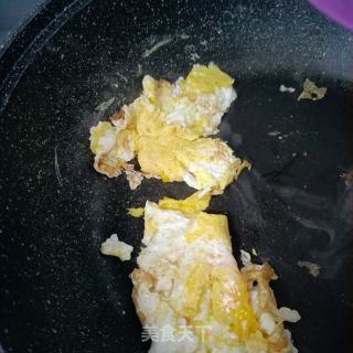 鸡蛋木耳拌芹菜叶的做法步骤：5