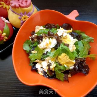 鸡蛋木耳拌芹菜叶的做法步骤：9
