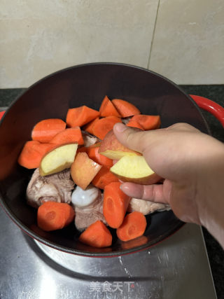 胡萝卜苹果猪骨汤的做法步骤：6