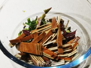 凉拌卤豆干的做法步骤：3