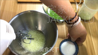 抹茶乳酪蛋糕条，抹茶独特风味与乳酪醇厚口感融为一体，入口香浓甜蜜。的做法步骤：10