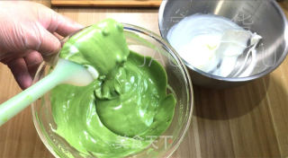 抹茶乳酪蛋糕条，抹茶独特风味与乳酪醇厚口感融为一体，入口香浓甜蜜。的做法步骤：15