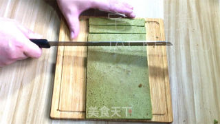 抹茶乳酪蛋糕条，抹茶独特风味与乳酪醇厚口感融为一体，入口香浓甜蜜。的做法步骤：23
