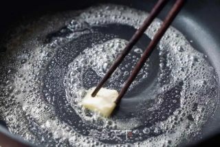 芦笋口蘑虾仁的做法步骤：4