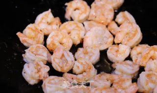 芦笋口蘑虾仁的做法步骤：5