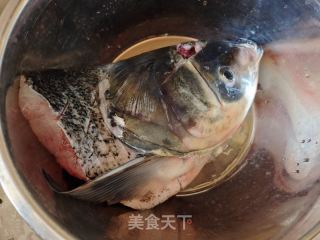 剁椒鱼头的做法步骤：1