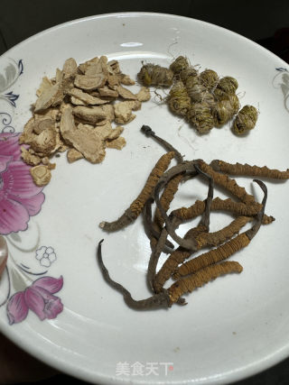 虫草西洋参炖龙骨的做法步骤：2