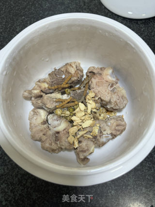 虫草西洋参炖龙骨的做法步骤：4