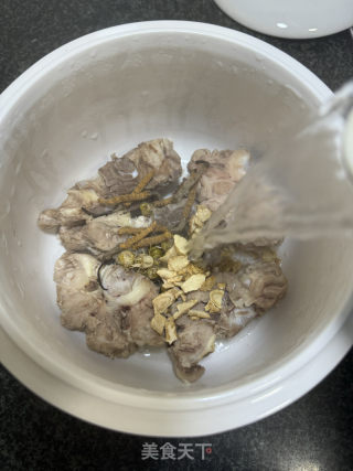虫草西洋参炖龙骨的做法步骤：5