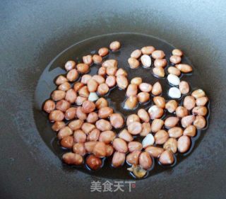花生米拌松花的做法步骤：2