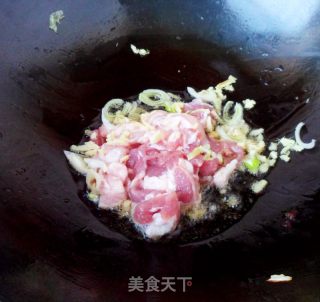木耳炒大白菜的做法步骤：4