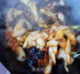 木耳炒大白菜的做法步骤：7