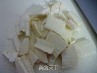 红肠冬笋炒梅豆的做法步骤：3