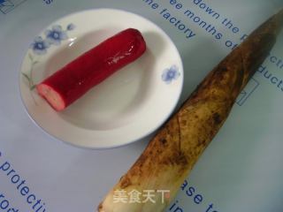 红肠炒雷笋的做法步骤：1