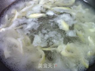 红肠炒雷笋的做法步骤：5
