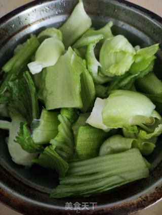 五花肉炒水东芥菜的做法步骤：2