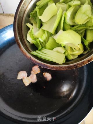 五花肉炒水东芥菜的做法步骤：5