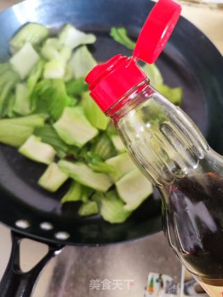 五花肉炒水东芥菜的做法步骤：7