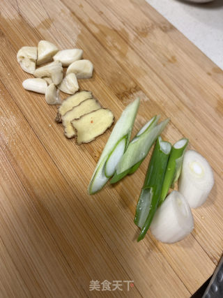 板栗烧鸡的做法步骤：2