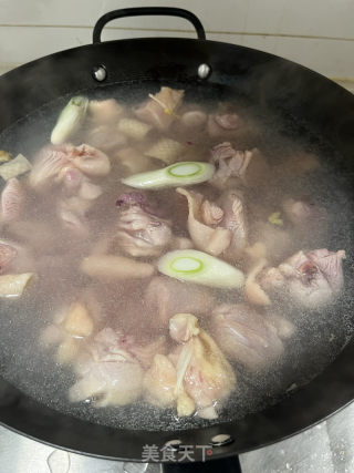 板栗烧鸡的做法步骤：4
