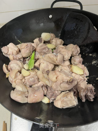 板栗烧鸡的做法步骤：7
