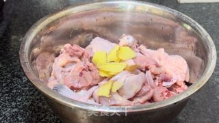 鲍鱼焖鸡的做法步骤：4