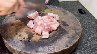梅菜焖五花肉的做法步骤：2