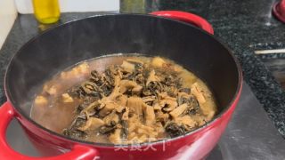 梅菜焖五花肉的做法步骤：11