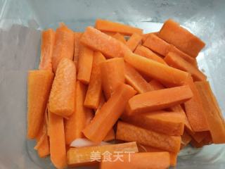 洋葱焖鸡翅的做法步骤：2