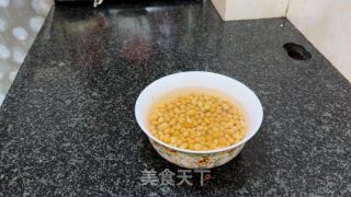 黄豆焖猪脚的做法步骤：2