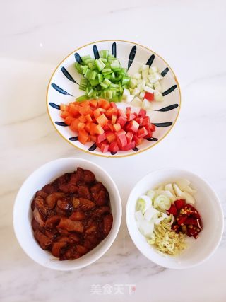 酸爽开胃泡菜萝卜炒鸡脯肉的做法步骤：2