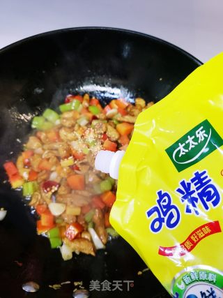 酸爽开胃泡菜萝卜炒鸡脯肉的做法步骤：7