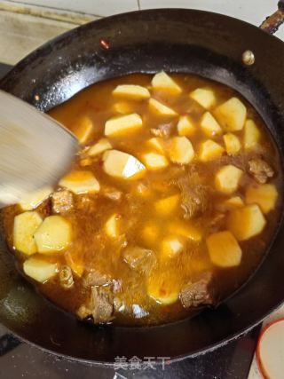 土豆烧牛肉的做法步骤：2